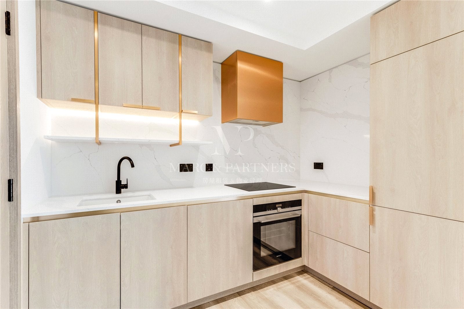 Flat Hertsmere Road in London