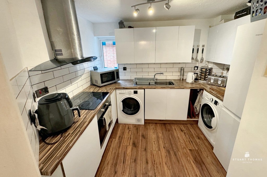 Flat Benfleet Road in Castle Point