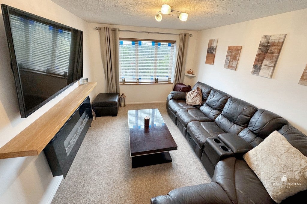 Flat Benfleet Road in Castle Point