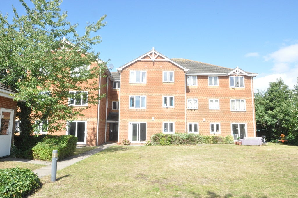 Flat Benfleet Road in Castle Point
