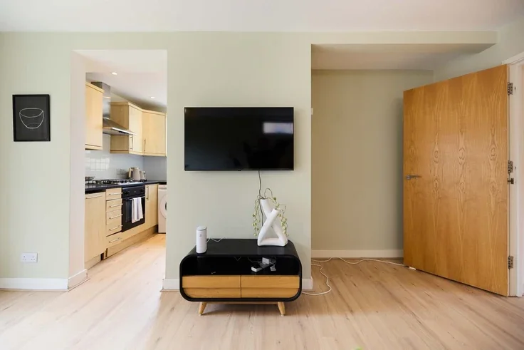 Flat Pellerin Road in Greater London