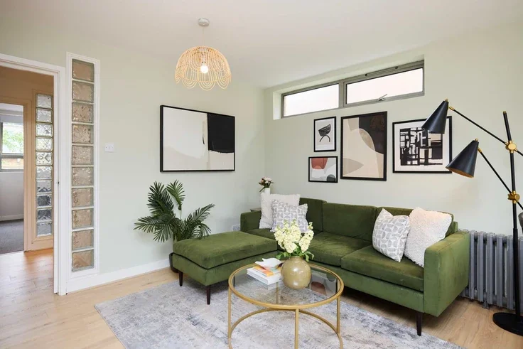 Flat Pellerin Road in Greater London