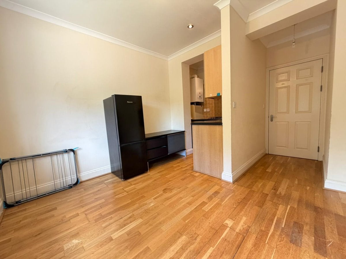 Flat Nibthwaite Road in Greater London