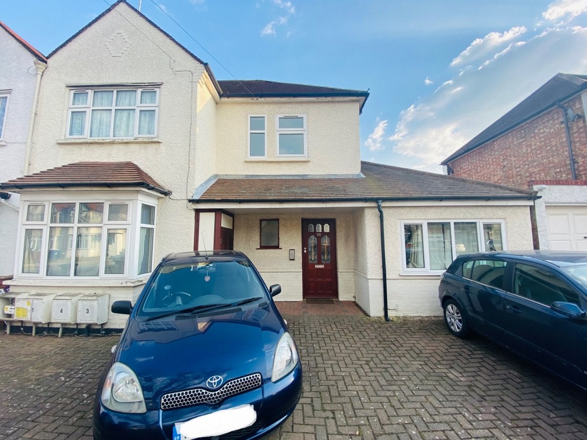 Flat Nibthwaite Road in Greater London