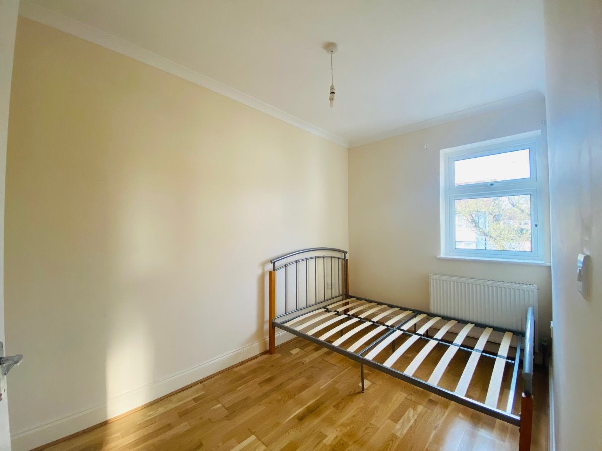 Flat Nibthwaite Road in Greater London