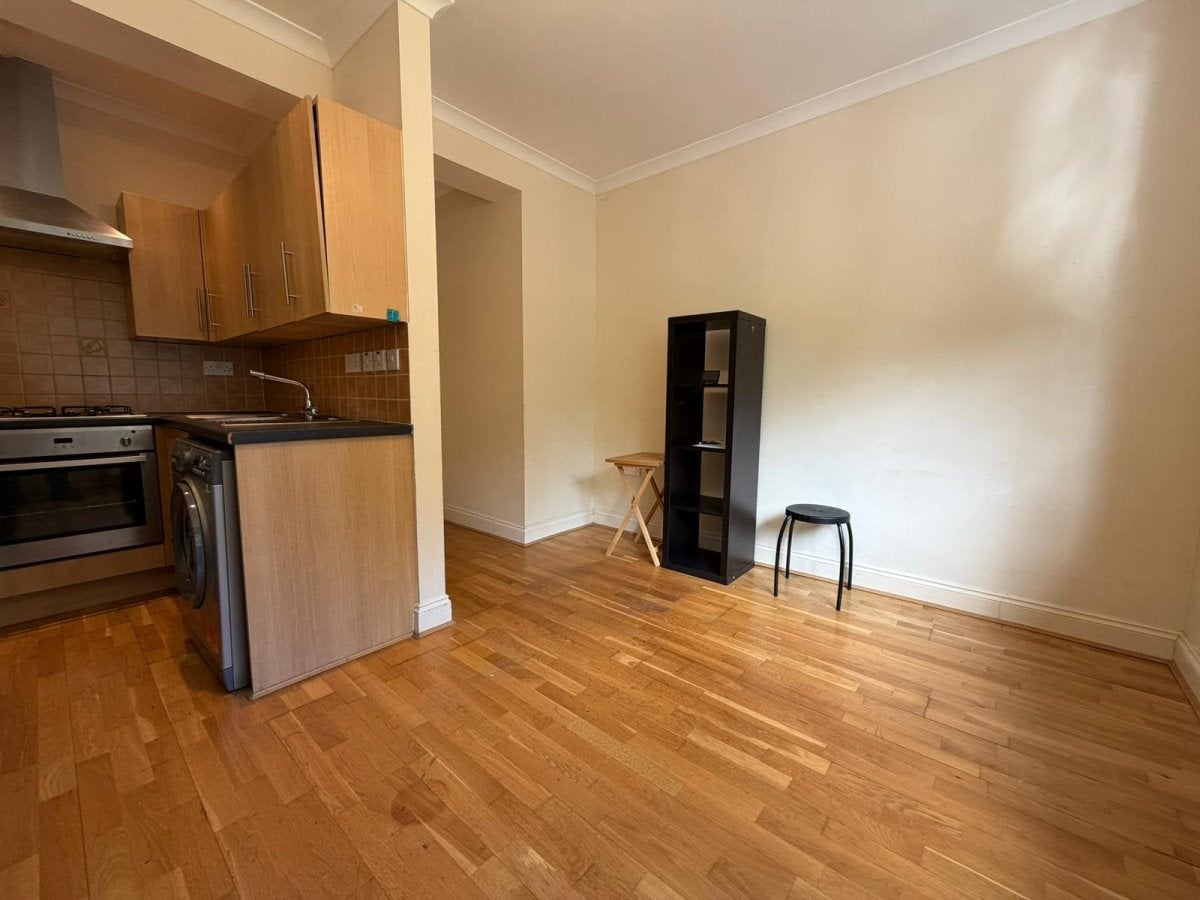 Flat Nibthwaite Road in Greater London