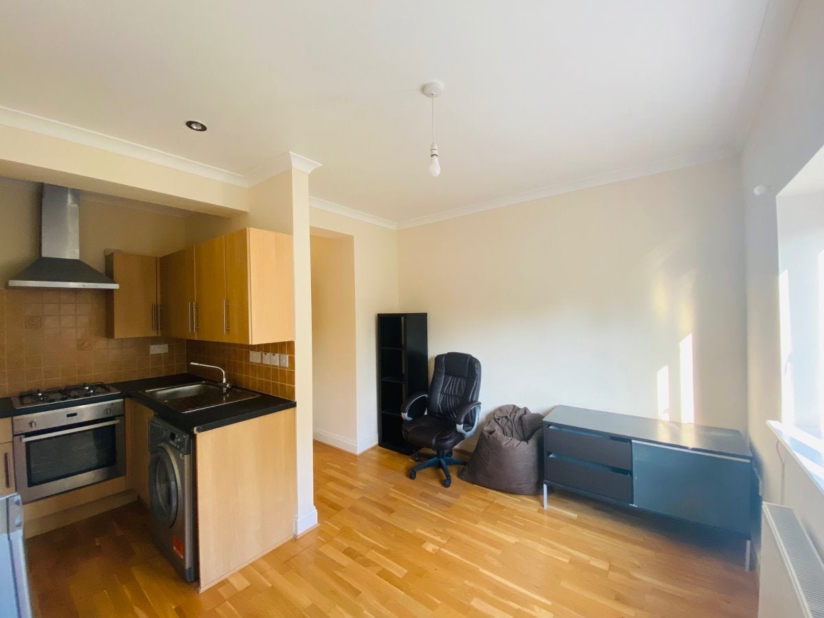 Flat Nibthwaite Road in Greater London