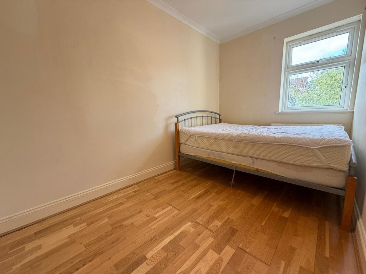 Flat Nibthwaite Road in Greater London