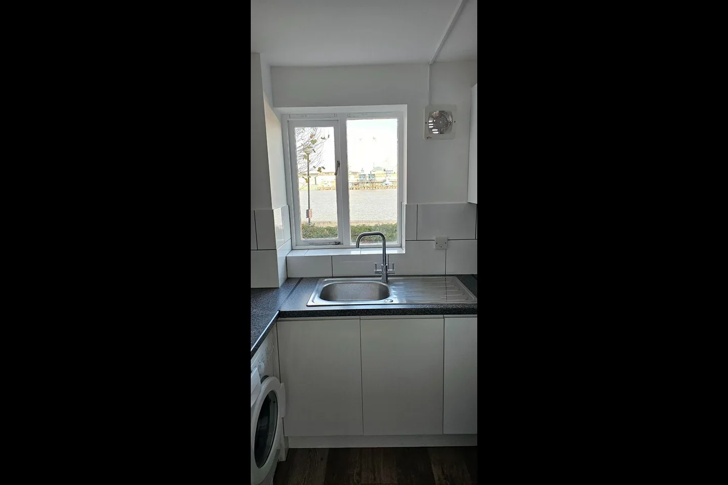 Flat Harlinger Street in Greater London