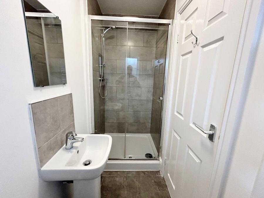Room Sharrow Vale Road in Sheffield