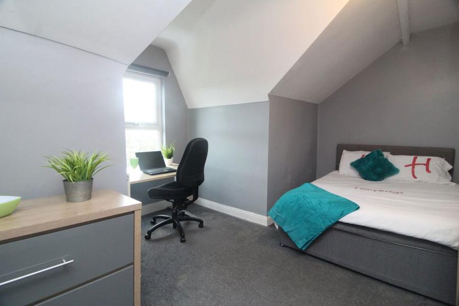 Room Sharrow Vale Road in Sheffield