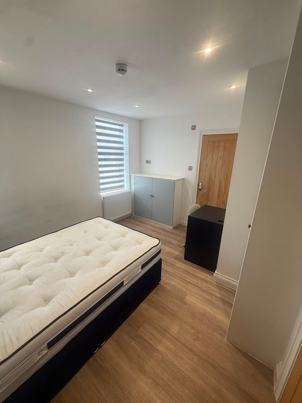 Room Parrin Lane in Salford