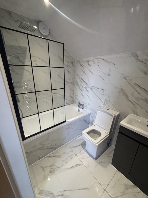 Room Parrin Lane in Salford