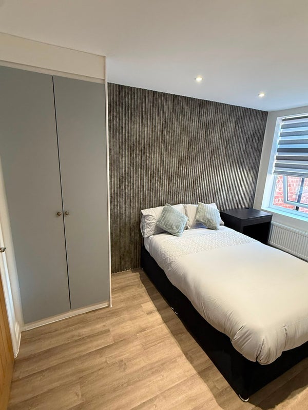 Room Parrin Lane in Salford