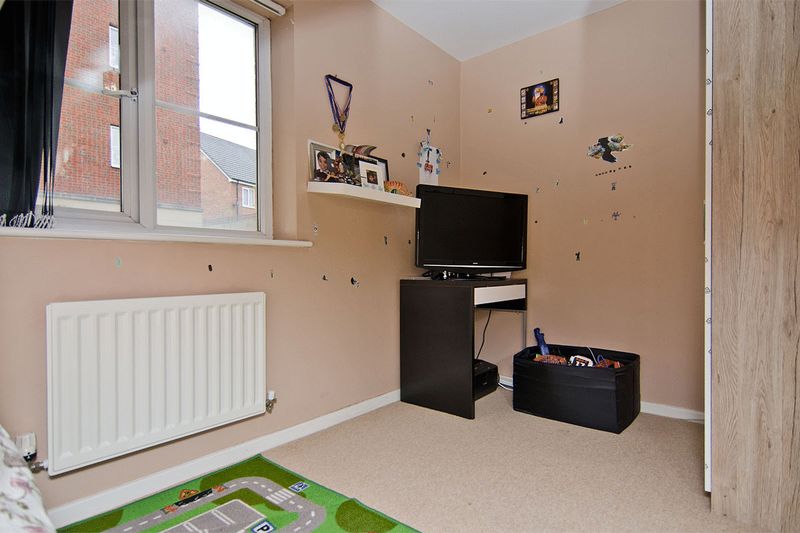 Flat Woodcutter Close in Walsall