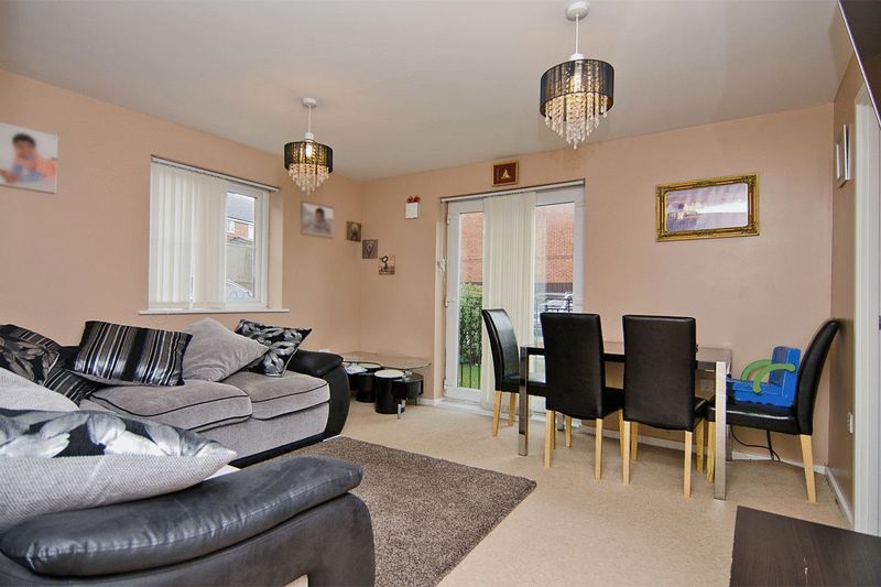 Flat Woodcutter Close in Walsall