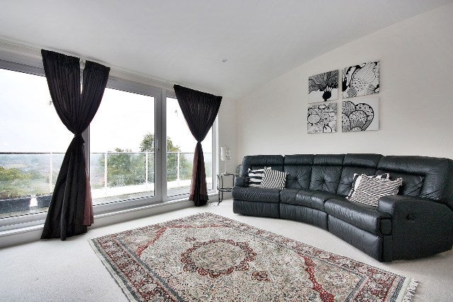 Flat Bromyard Avenue in Greater London