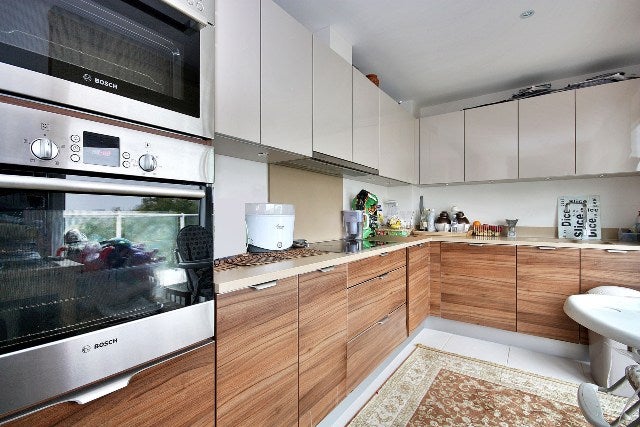 Flat Bromyard Avenue in Greater London