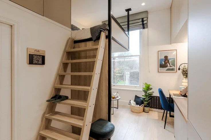 Flat Marloes Road in Greater London