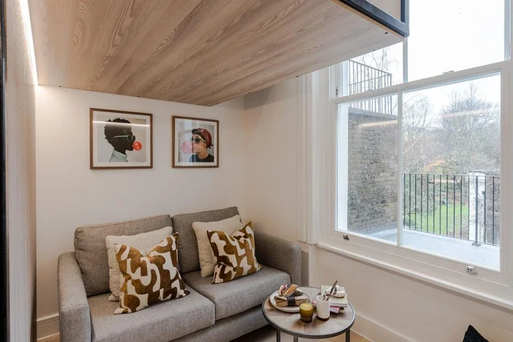 Flat Marloes Road in Greater London