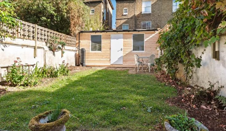 Room Coningham Road in Greater London