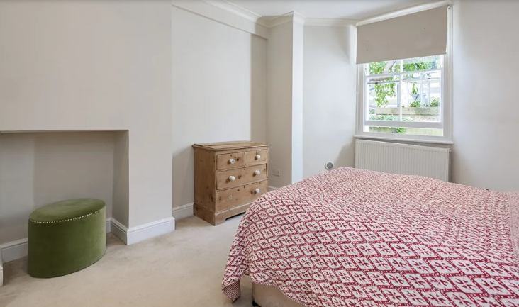 Room Coningham Road in Greater London