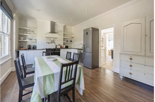 Room Coningham Road in Greater London
