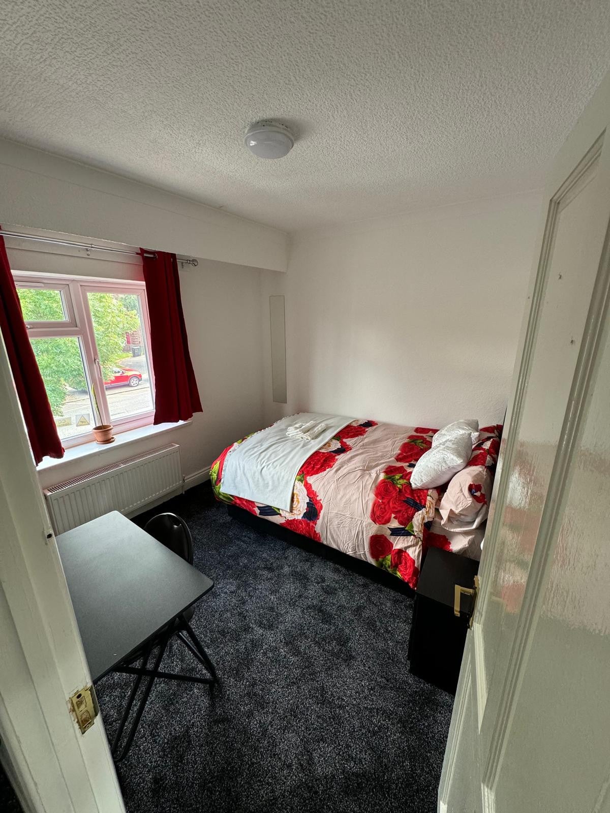 House Lodge Avenue in Greater London