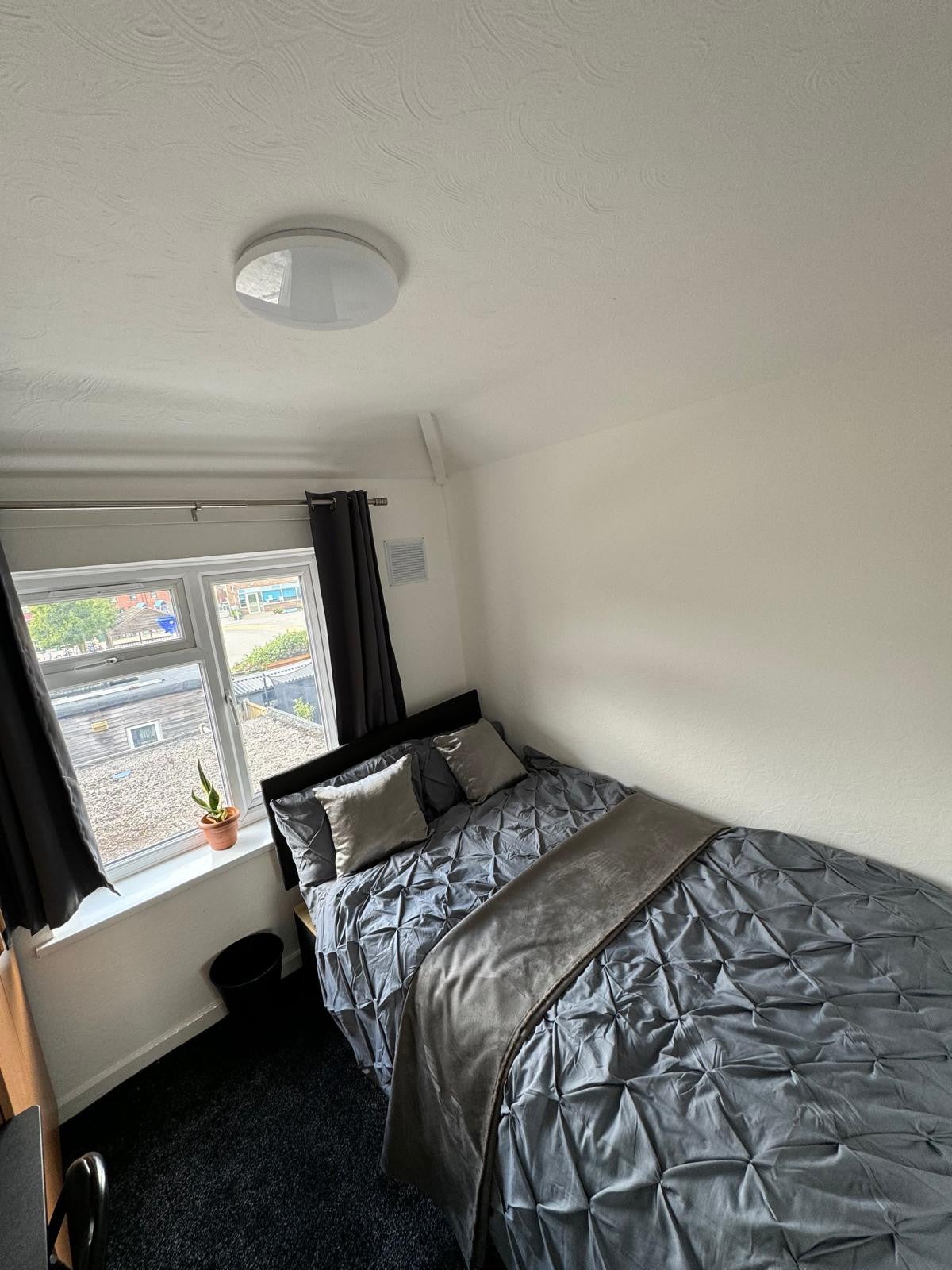 House Lodge Avenue in Greater London