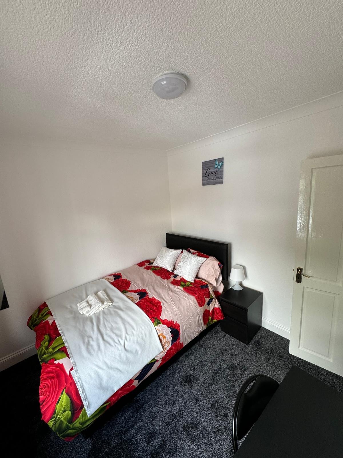 House Lodge Avenue in Greater London
