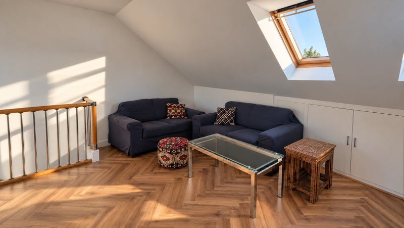 Room Hartfield Road in Greater London