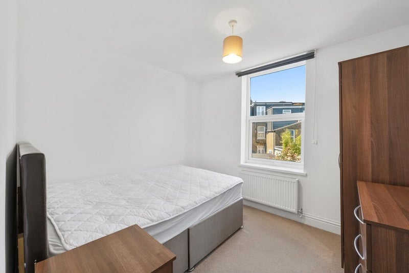 Room Hartfield Road in Greater London
