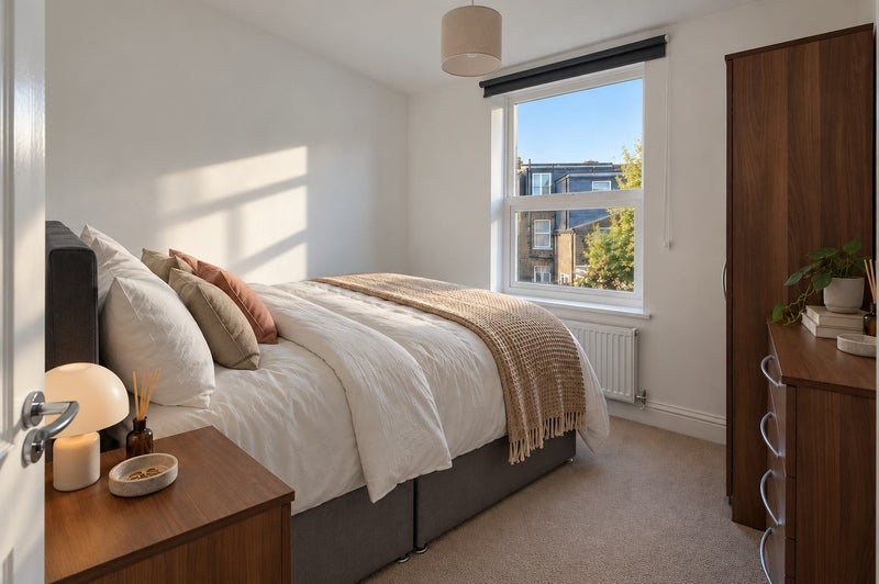 Room Hartfield Road in Greater London