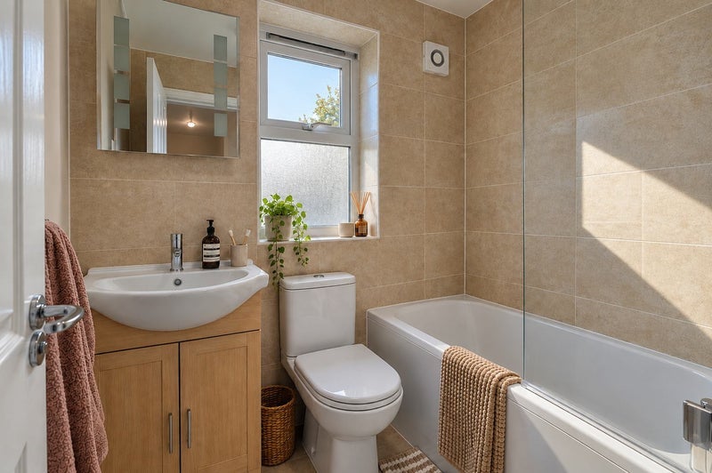Room Hartfield Road in Greater London