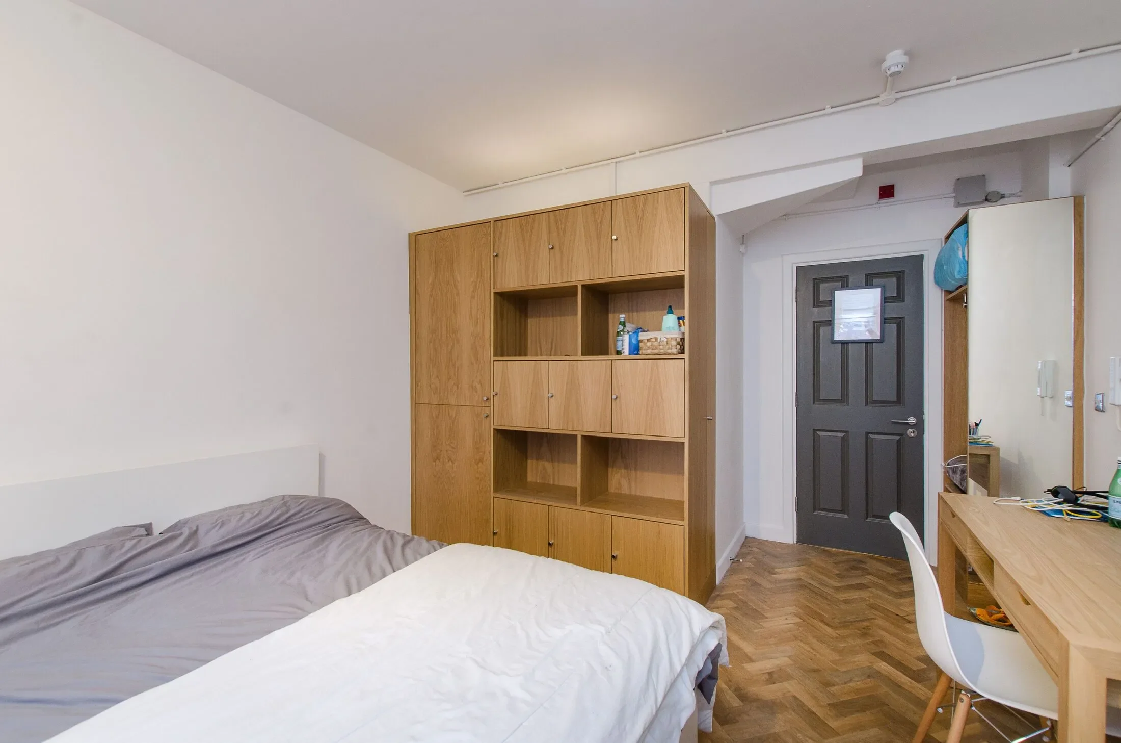 Room Vauxhall Bridge Road in City of Westminster