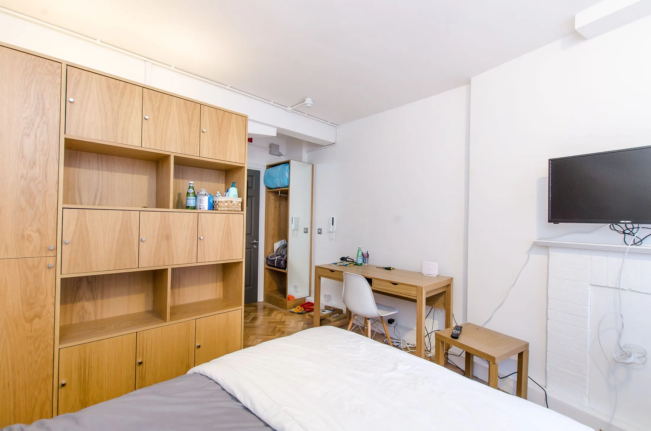 Room Vauxhall Bridge Road in City of Westminster