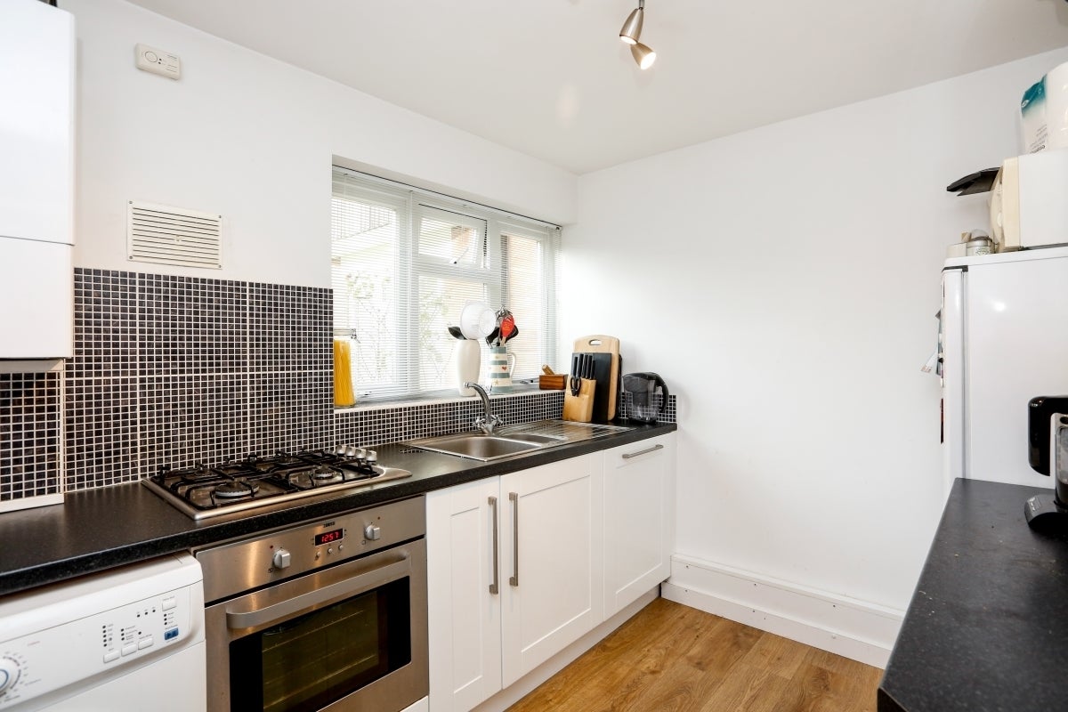 Flat Claremont Road in Greater London