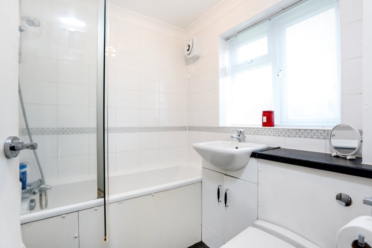 Flat Claremont Road in Greater London