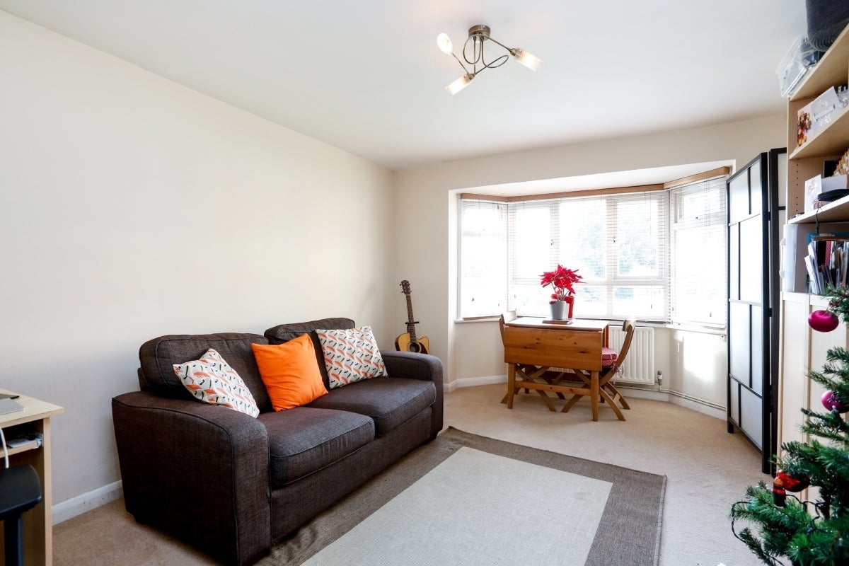 Flat Claremont Road in Greater London