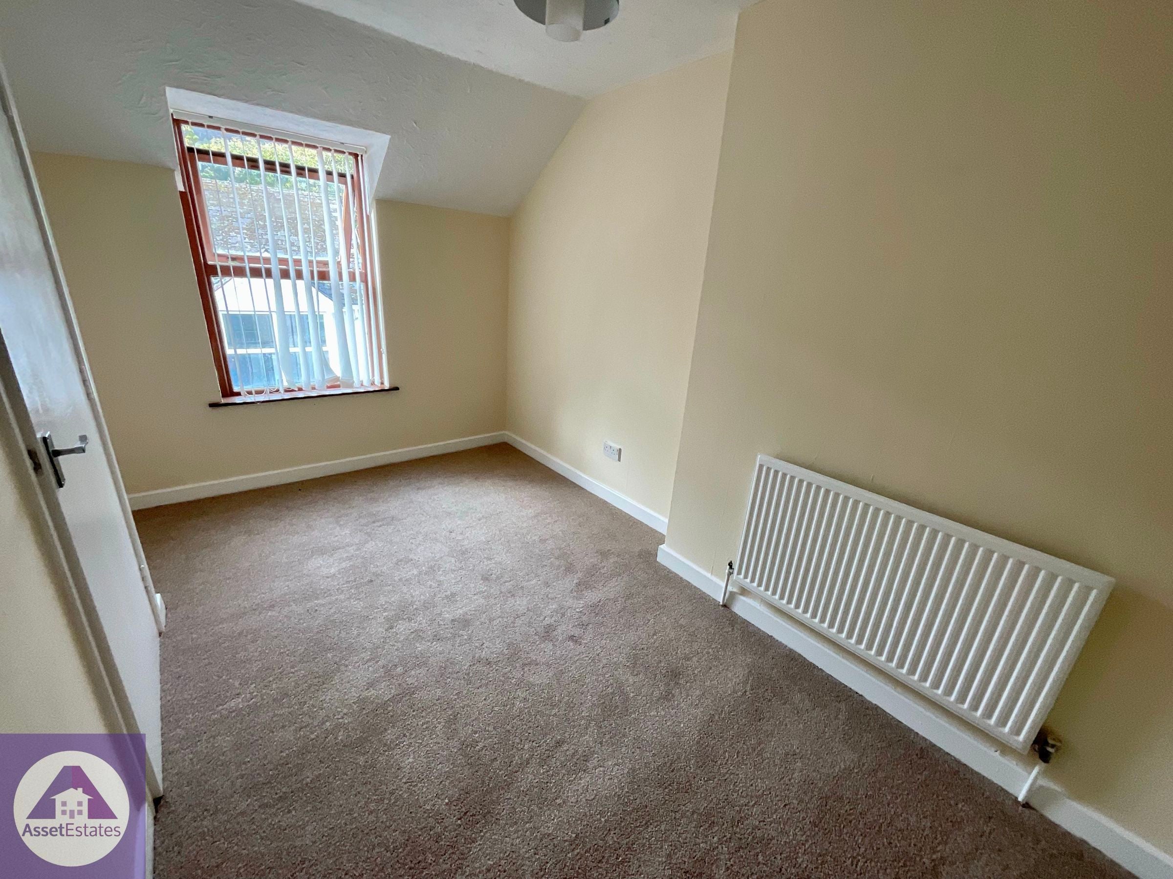 Flat Queen Street in Blaina