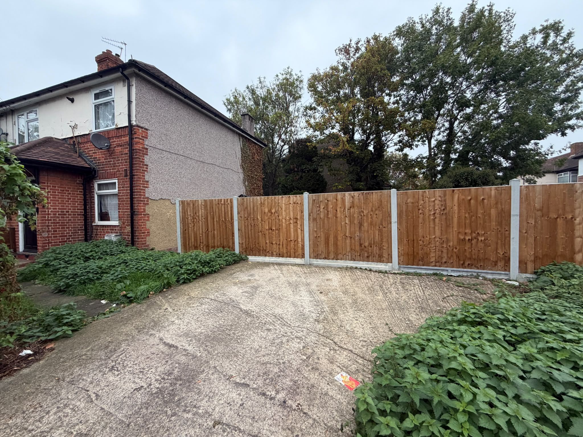 Flat Grantham Gardens in Greater London