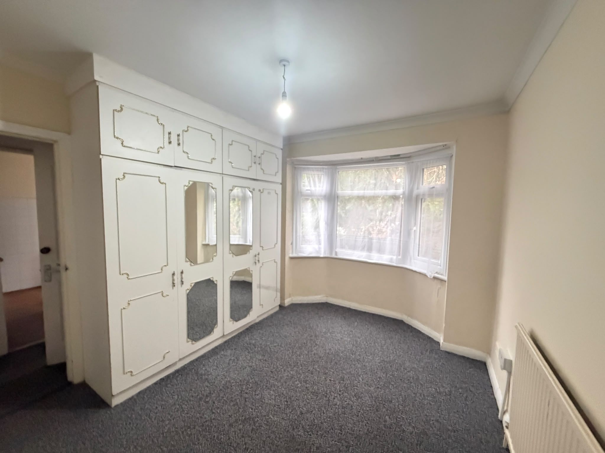 Flat Grantham Gardens in Greater London