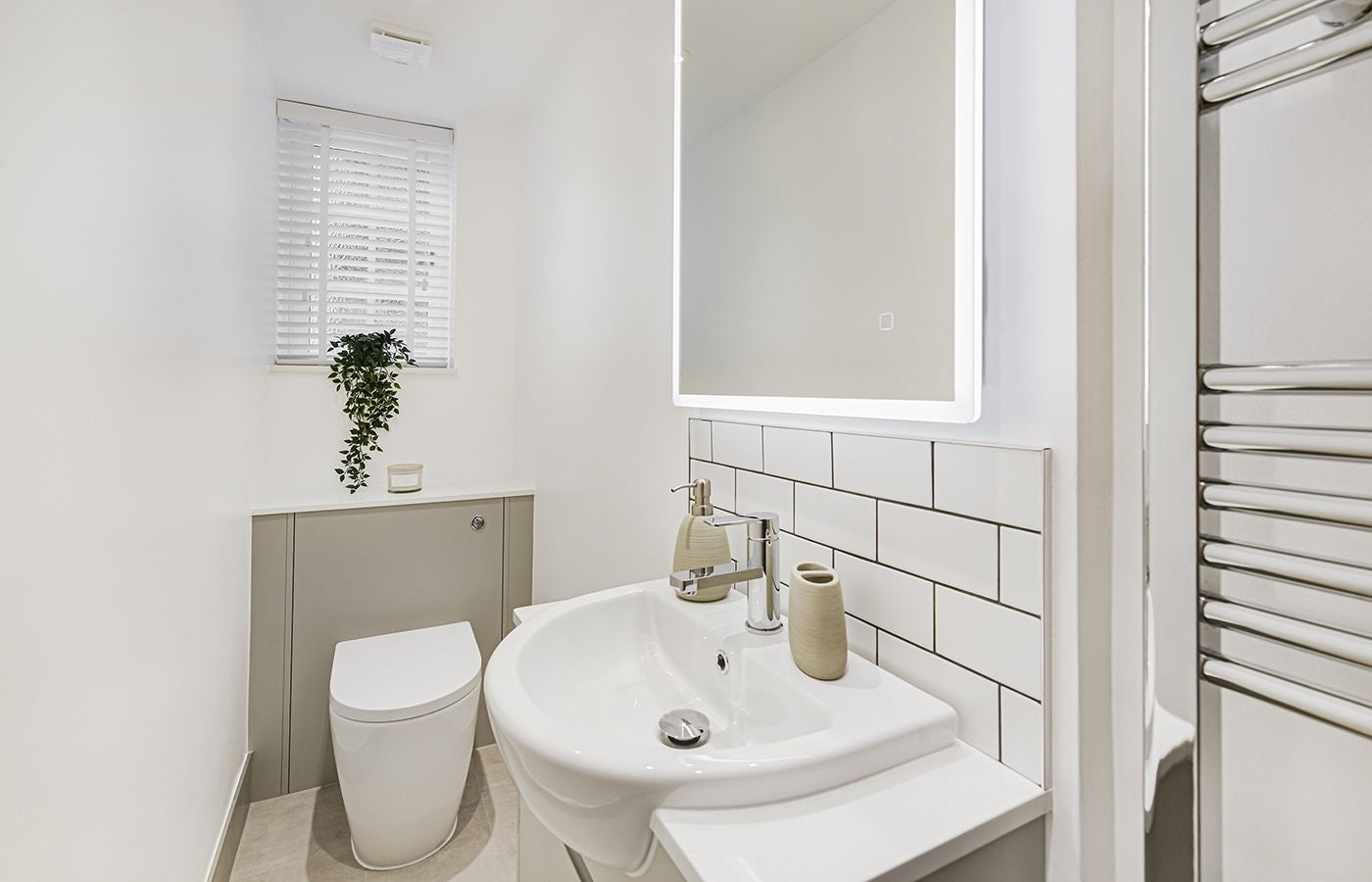 Flat Kensington High Street in Greater London