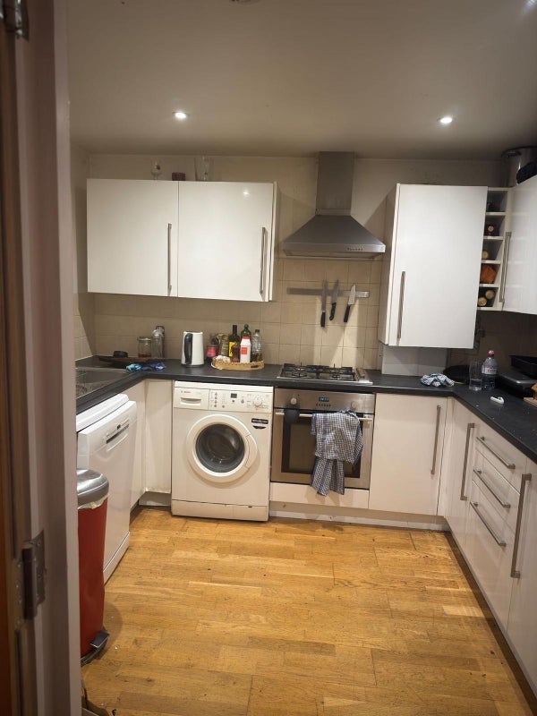 Room Oakley Road in Greater London