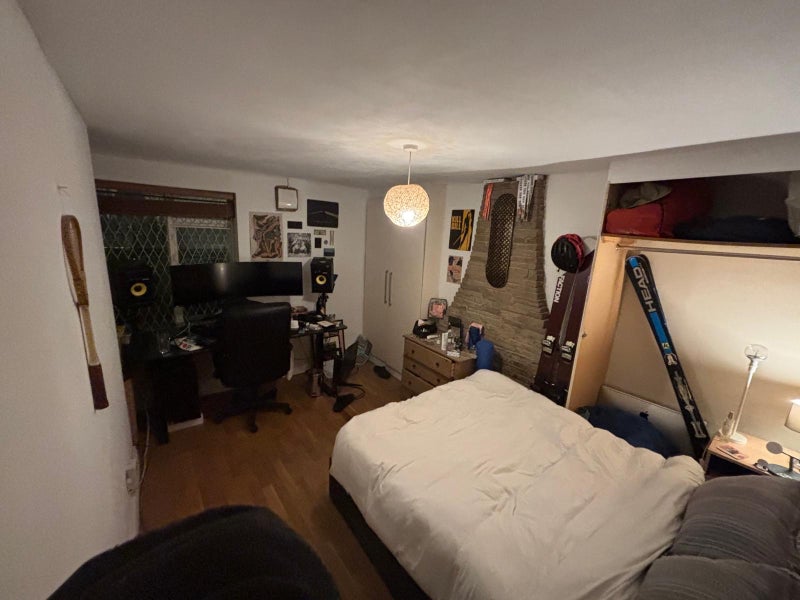 Room Oakley Road in Greater London