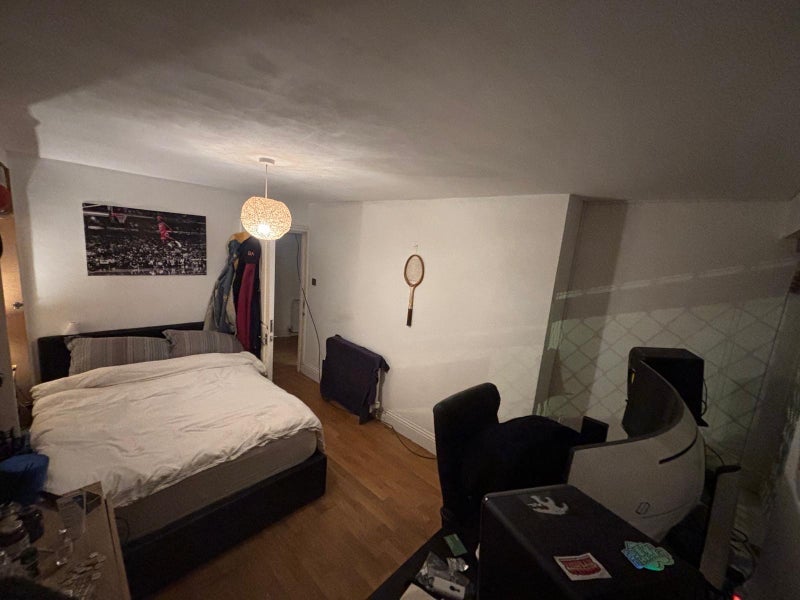 Room Oakley Road in Greater London
