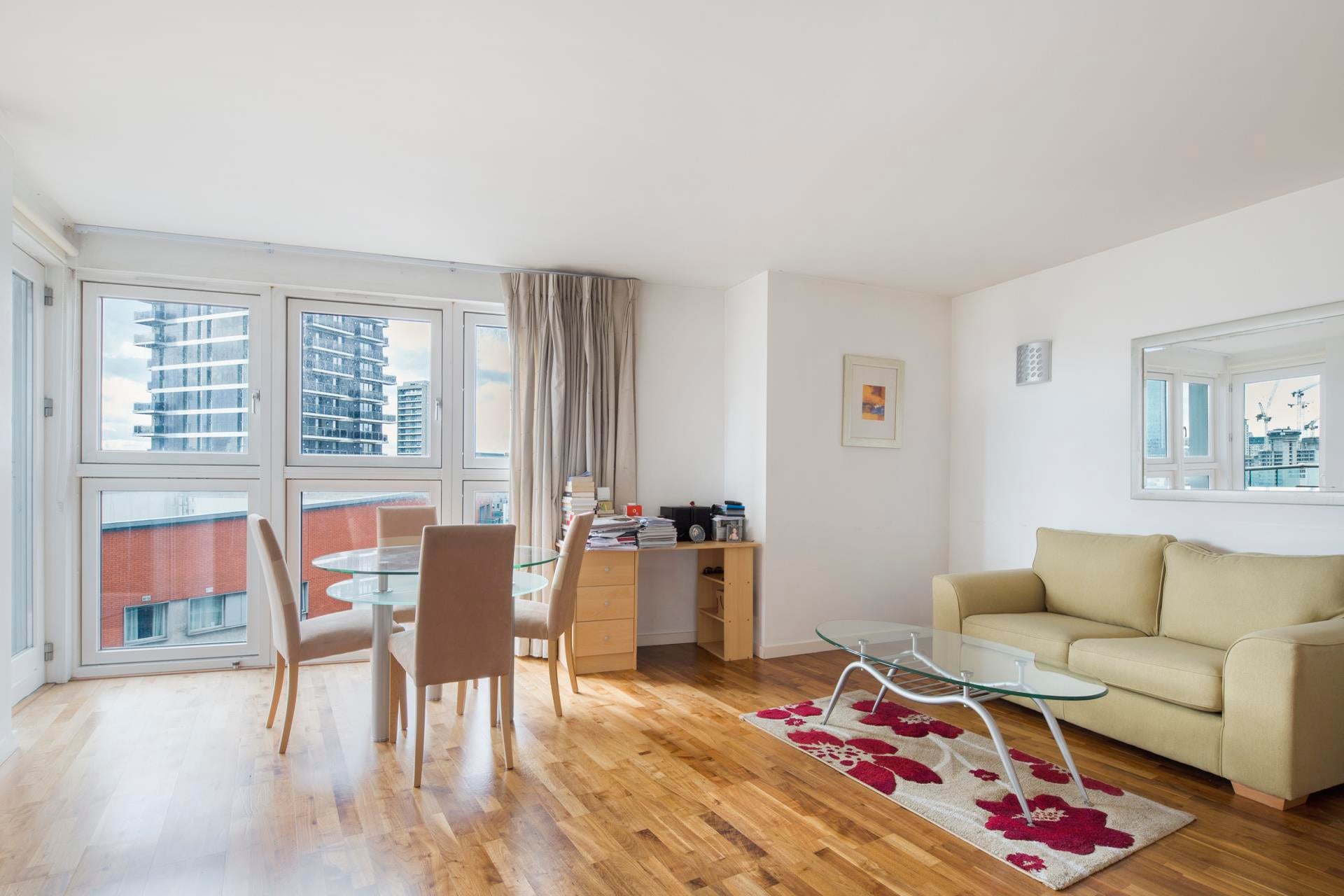 Flat Fairmont Avenue in Greater London
