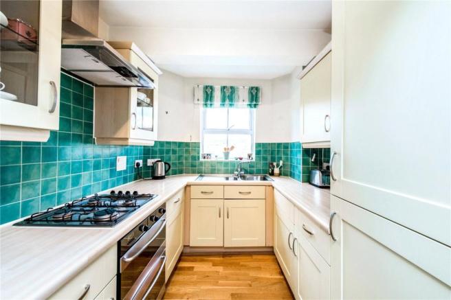 Flat Pinner Road in Greater London
