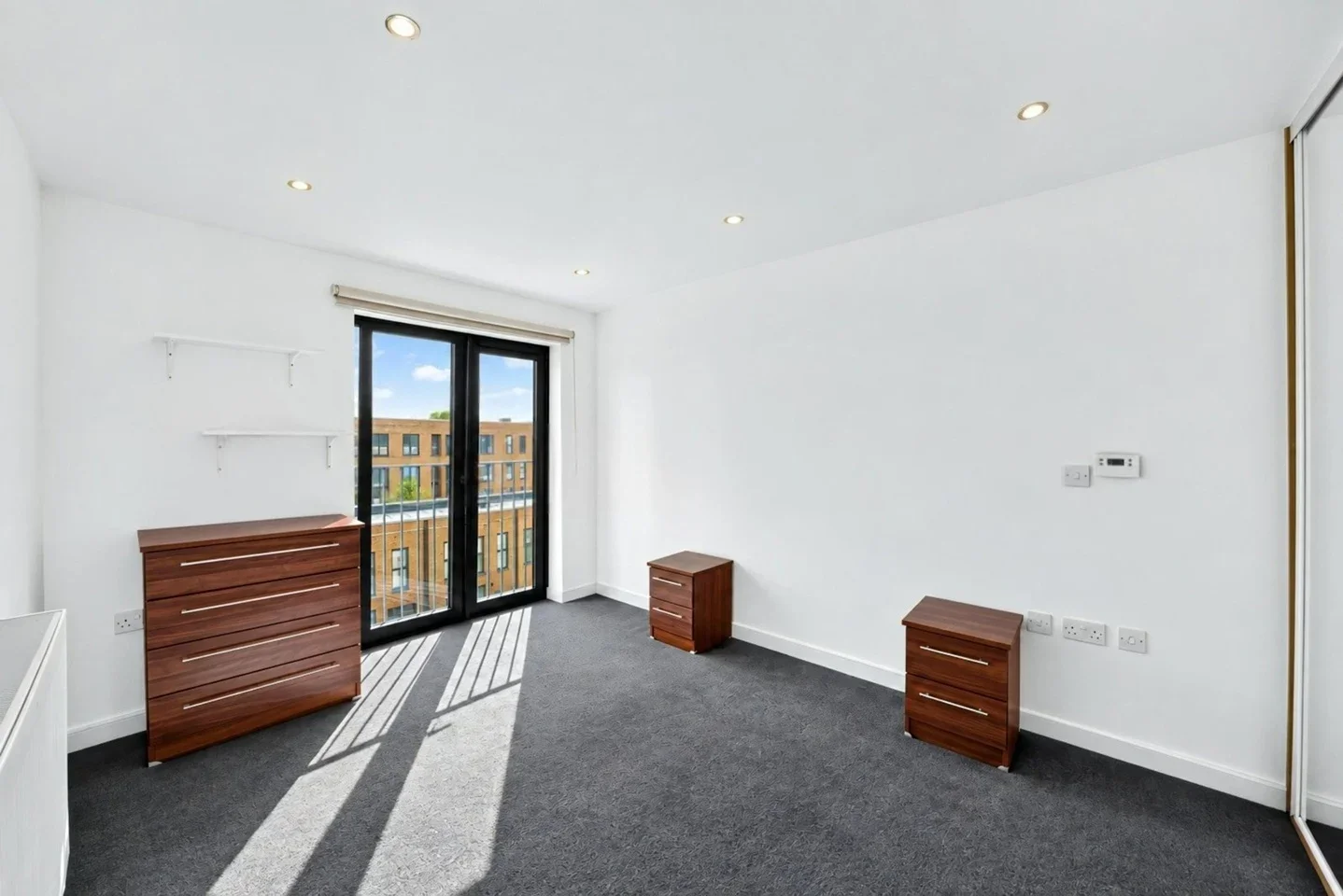 Flat Crawshay Road in Greater London