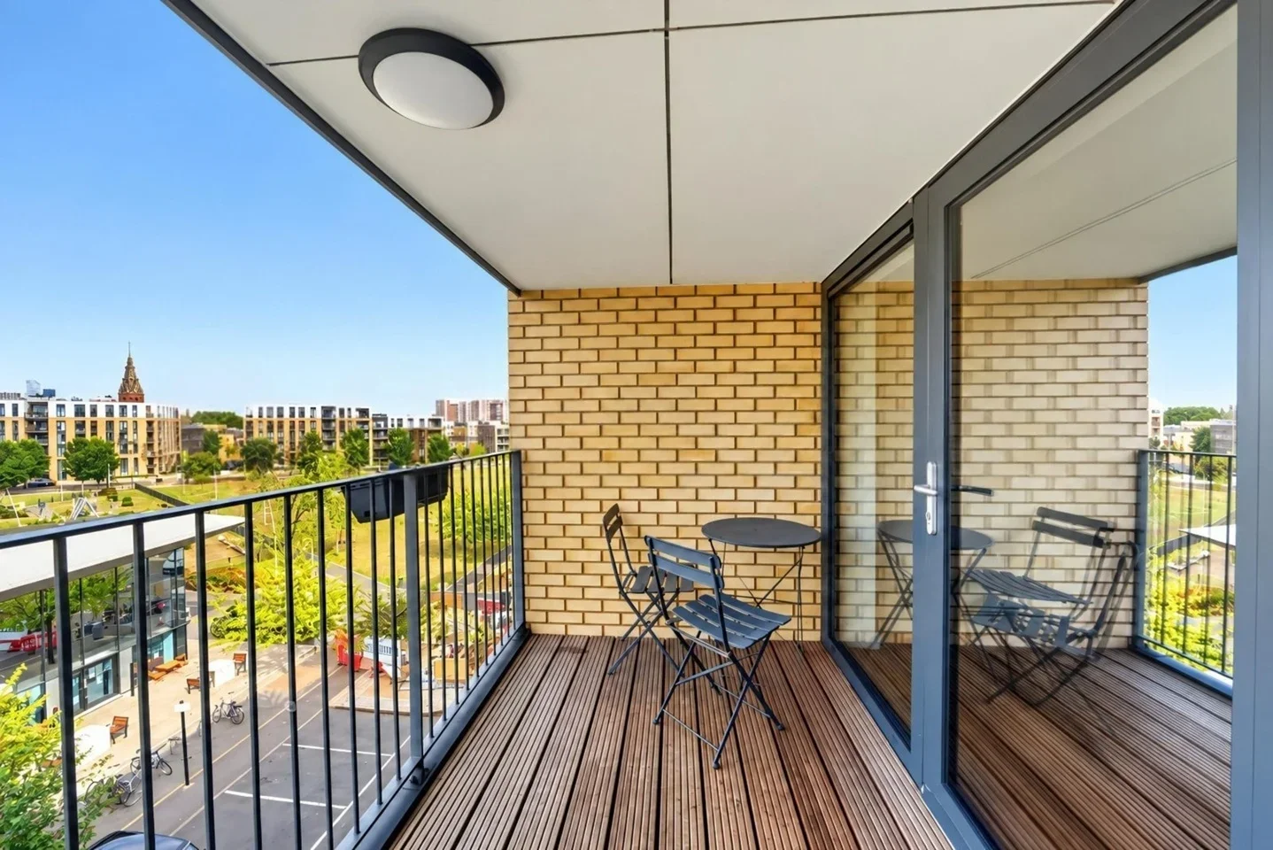 Flat Crawshay Road in Greater London
